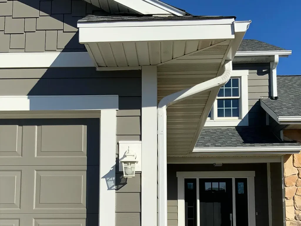 Sidding and gutters installation